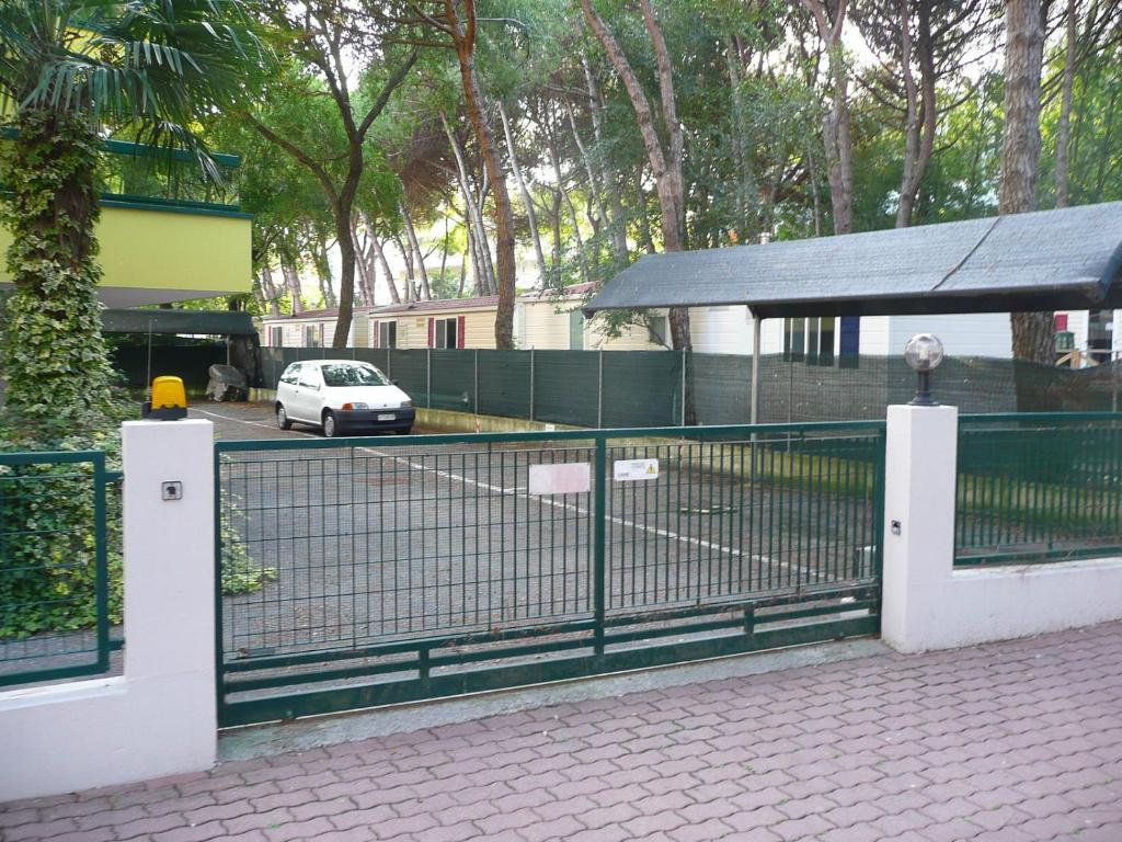Residence Pineta - Agenzia Cocal Каорле Экстерьер фото